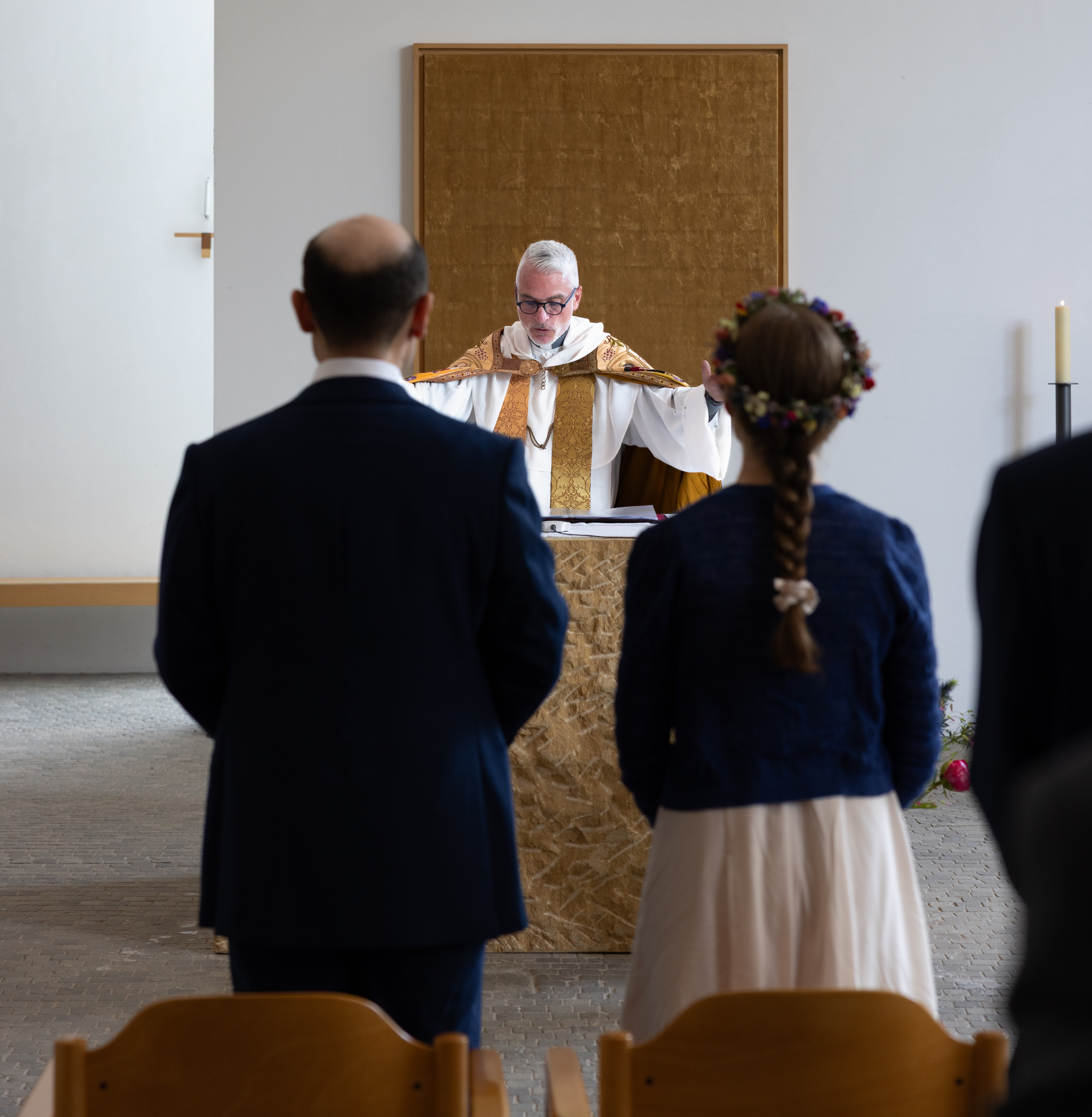 Brautpaar beim Traugottesdienst in der Kirche