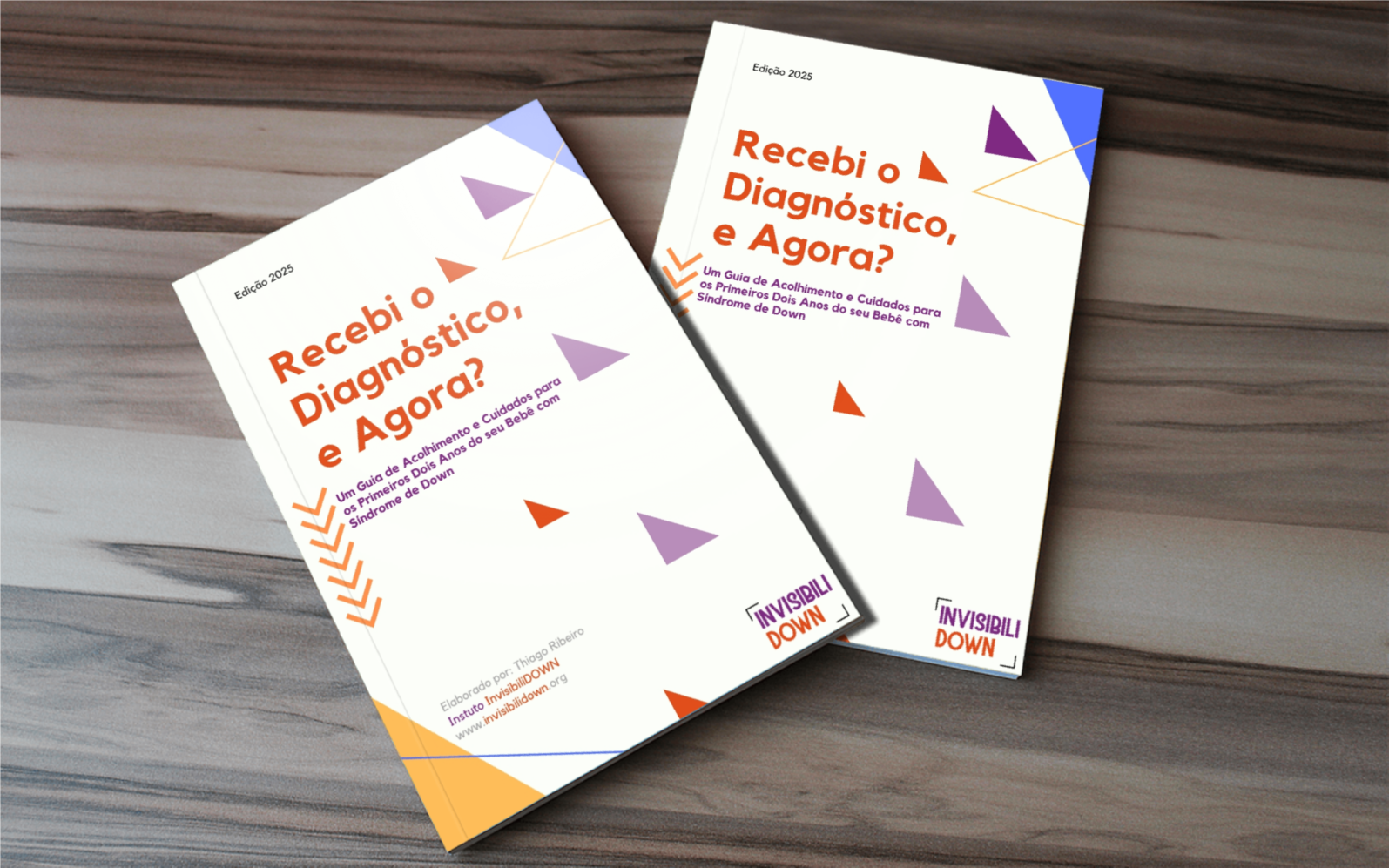 Família negra acolhendo um bebê recém-nascido com carinho