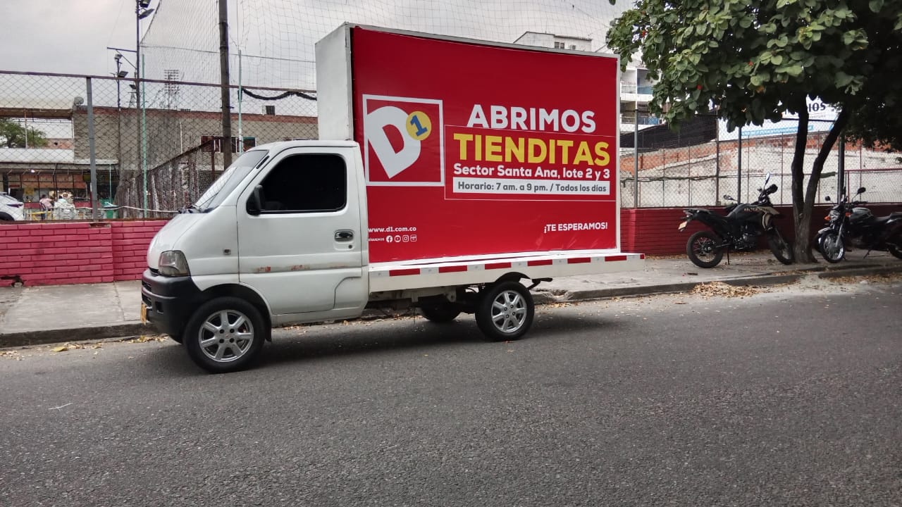 Carro valla en la ciudad