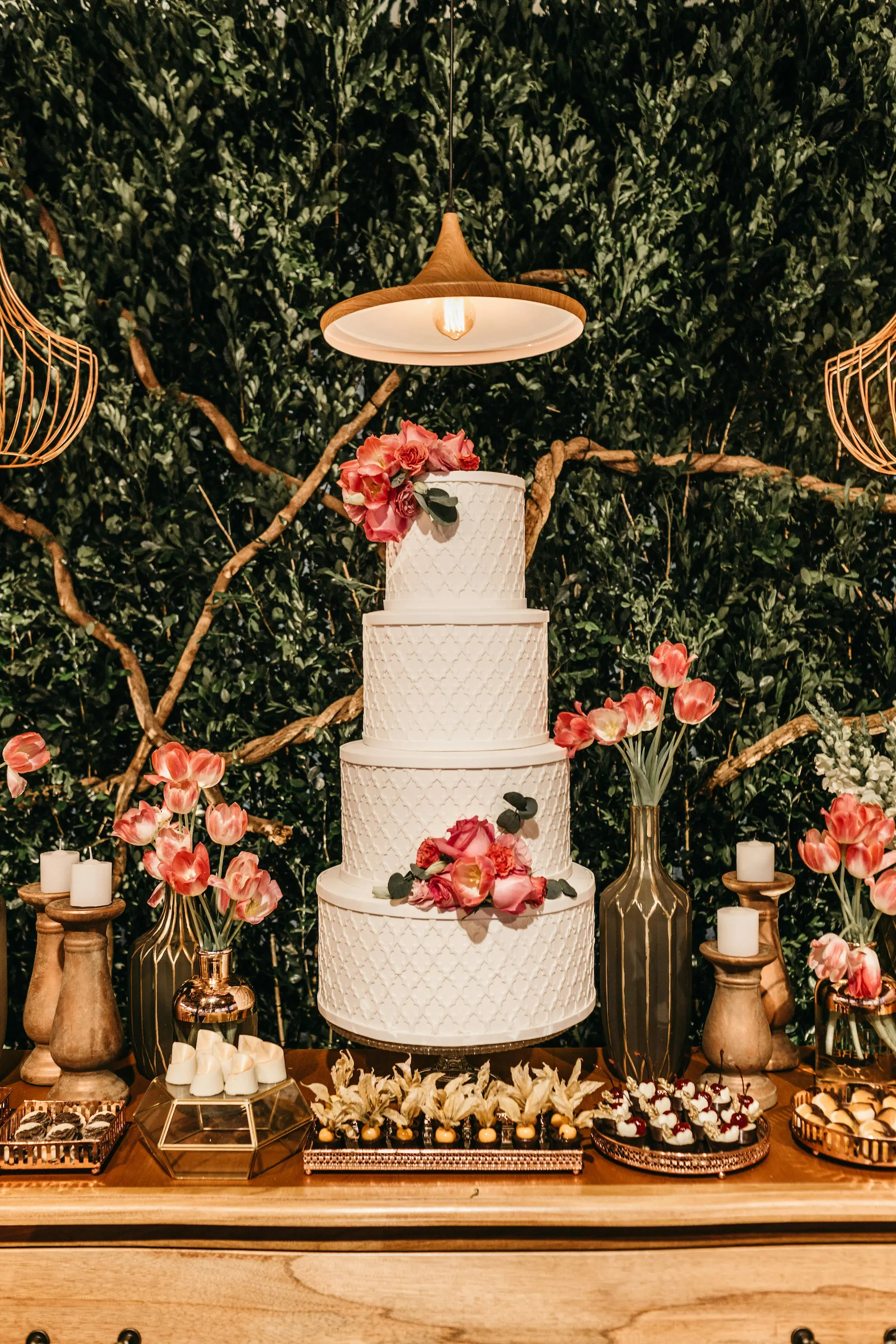 Hochzeitstorte mit Dekoration