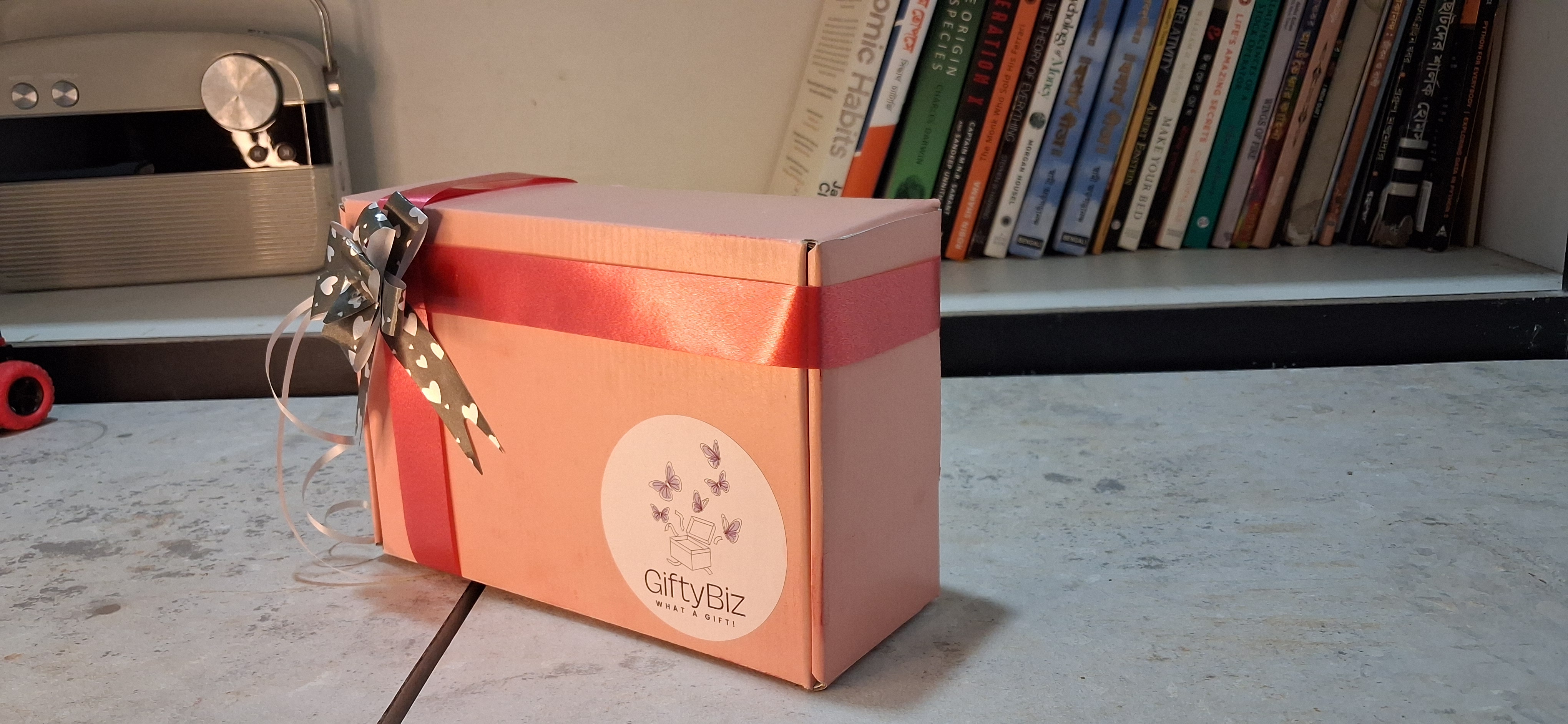 GiftyBiz handmade candle gift box with aesthetic decor items for home fragrance