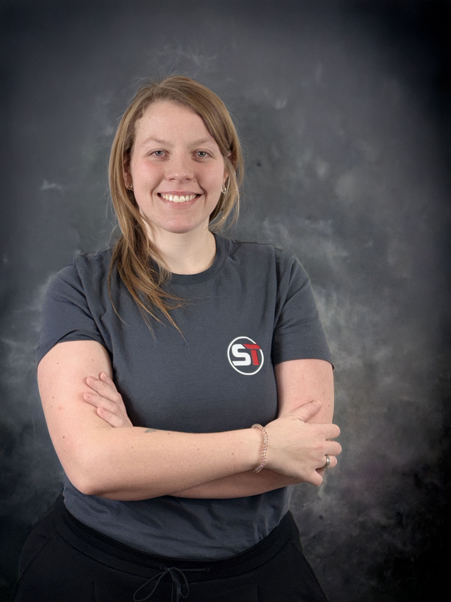 Josephine Maher von SCHUFRATEC GmbH – Fortbildung für Absturzsicherung, Erste Hilfe und Brandschutz