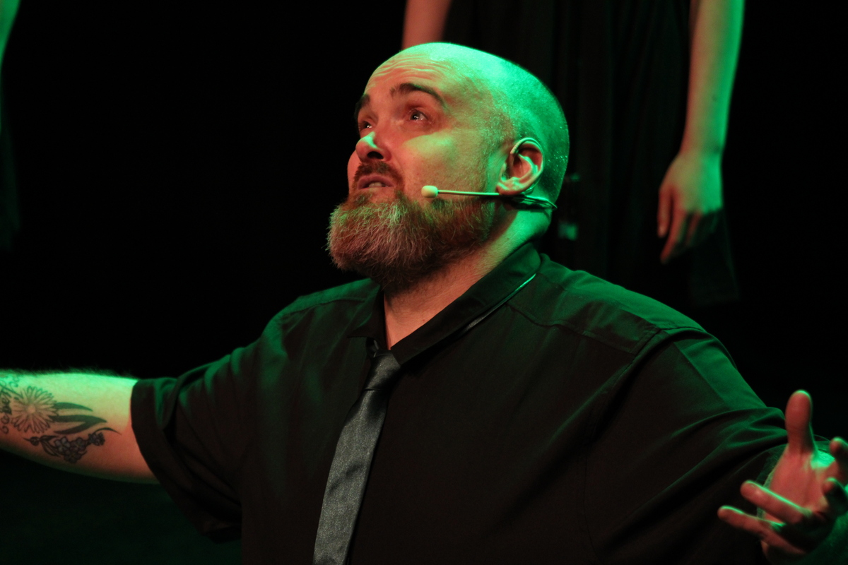 Chris Duke performing