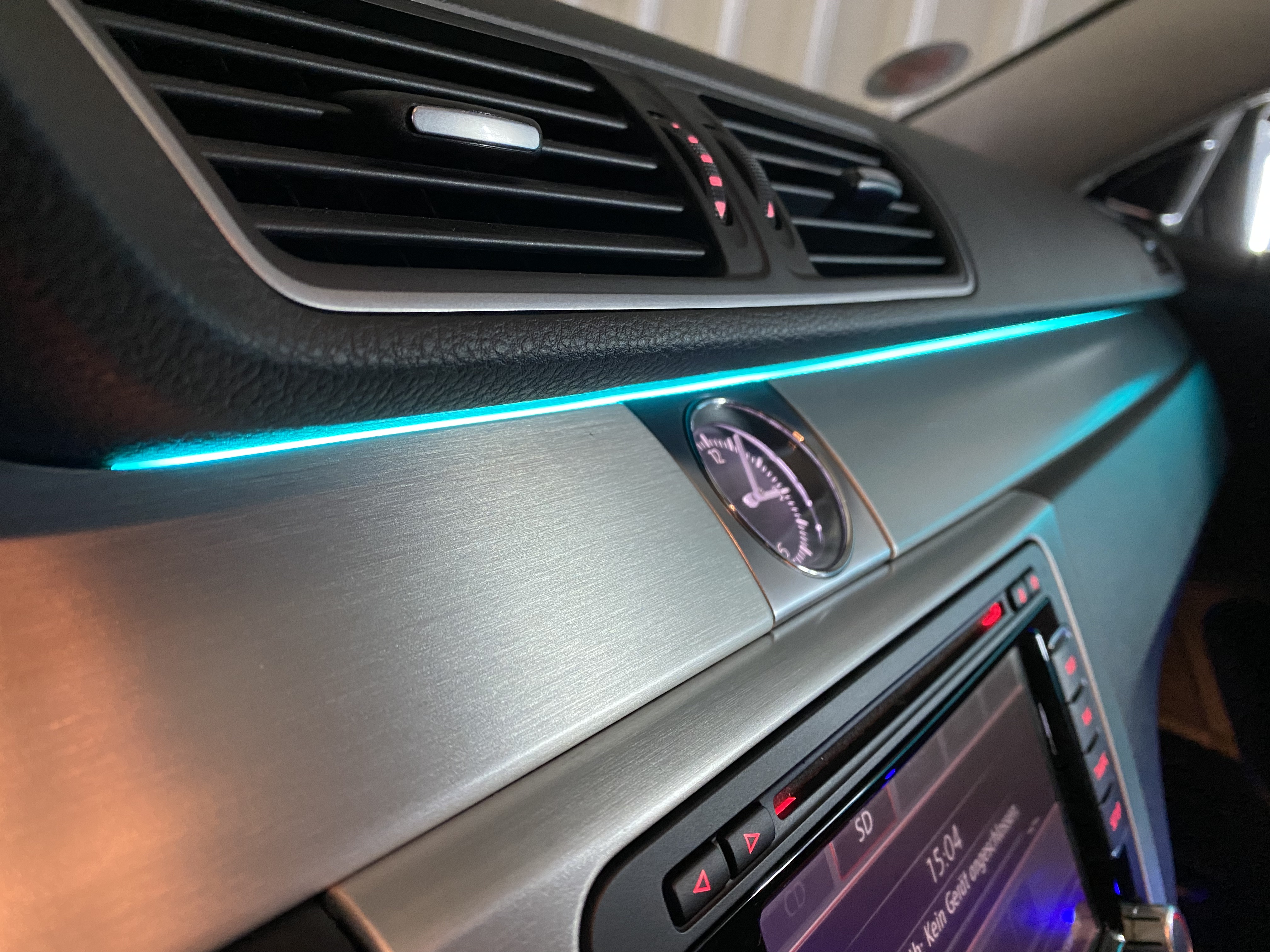 Ambientebeleuchtung im VW-Passat von Deadperformance Berlin