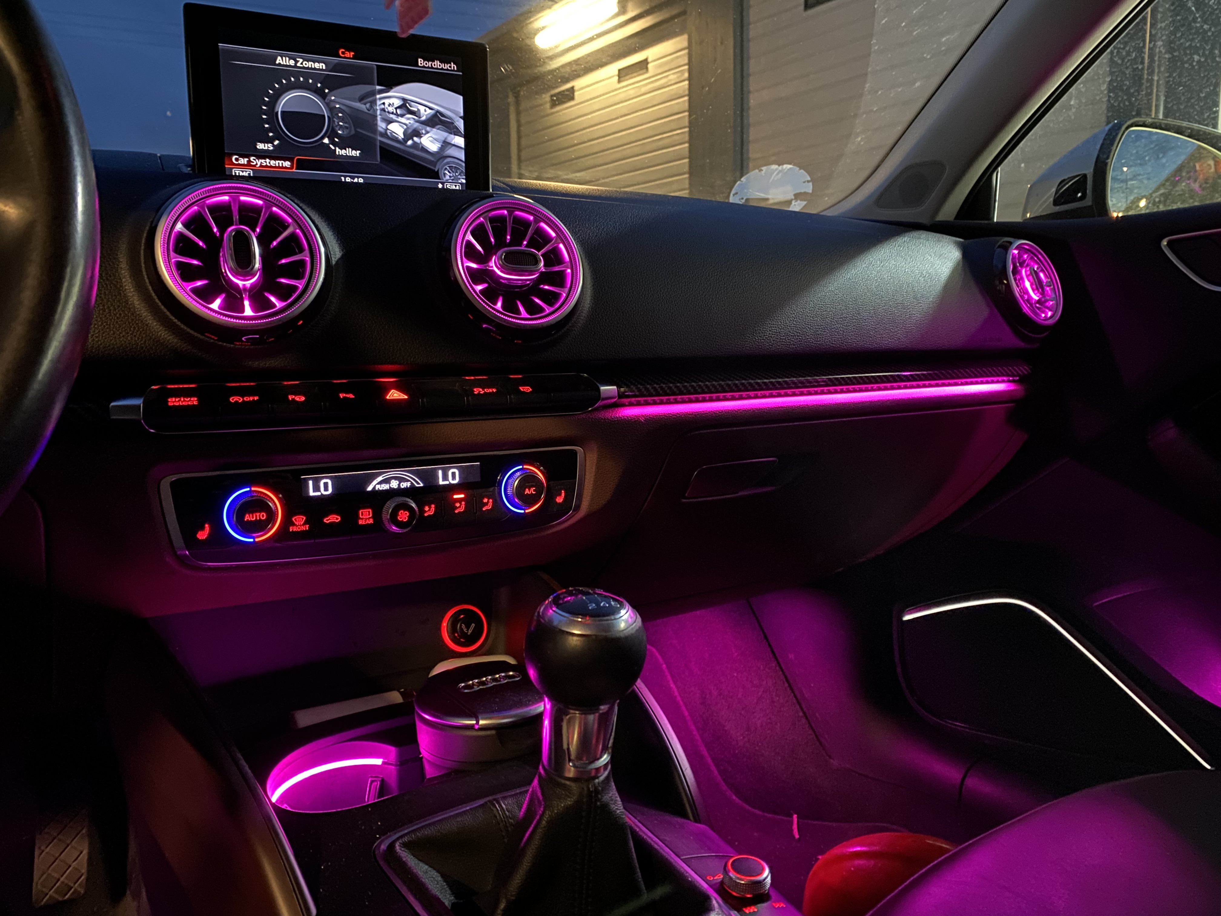 pinke Ambientebeleuchtung by Deadperformance