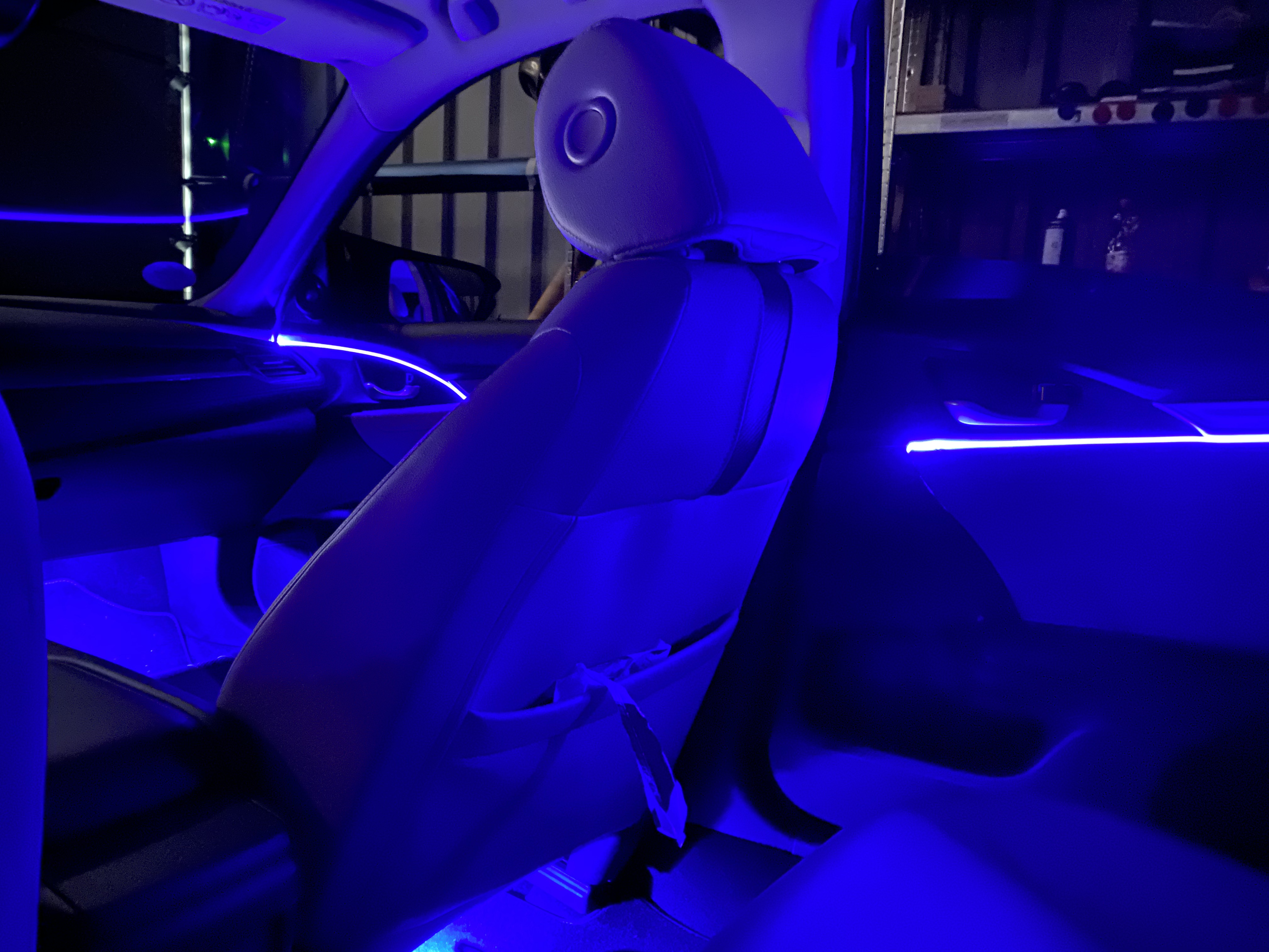 blaue Ambientebeleuchtung im BMW