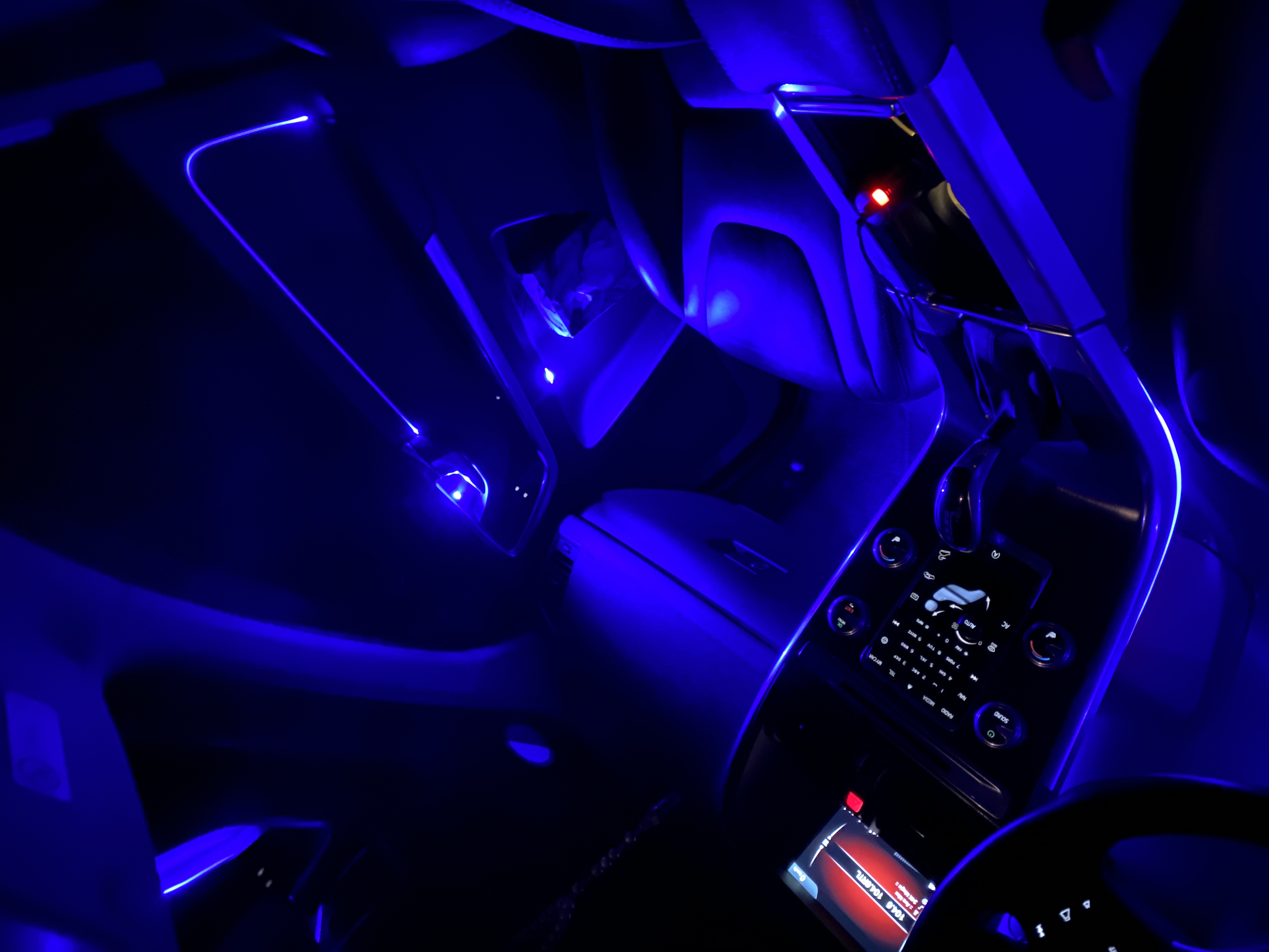 Ambientebeleuchtung in blau von Deadperformance Berlin