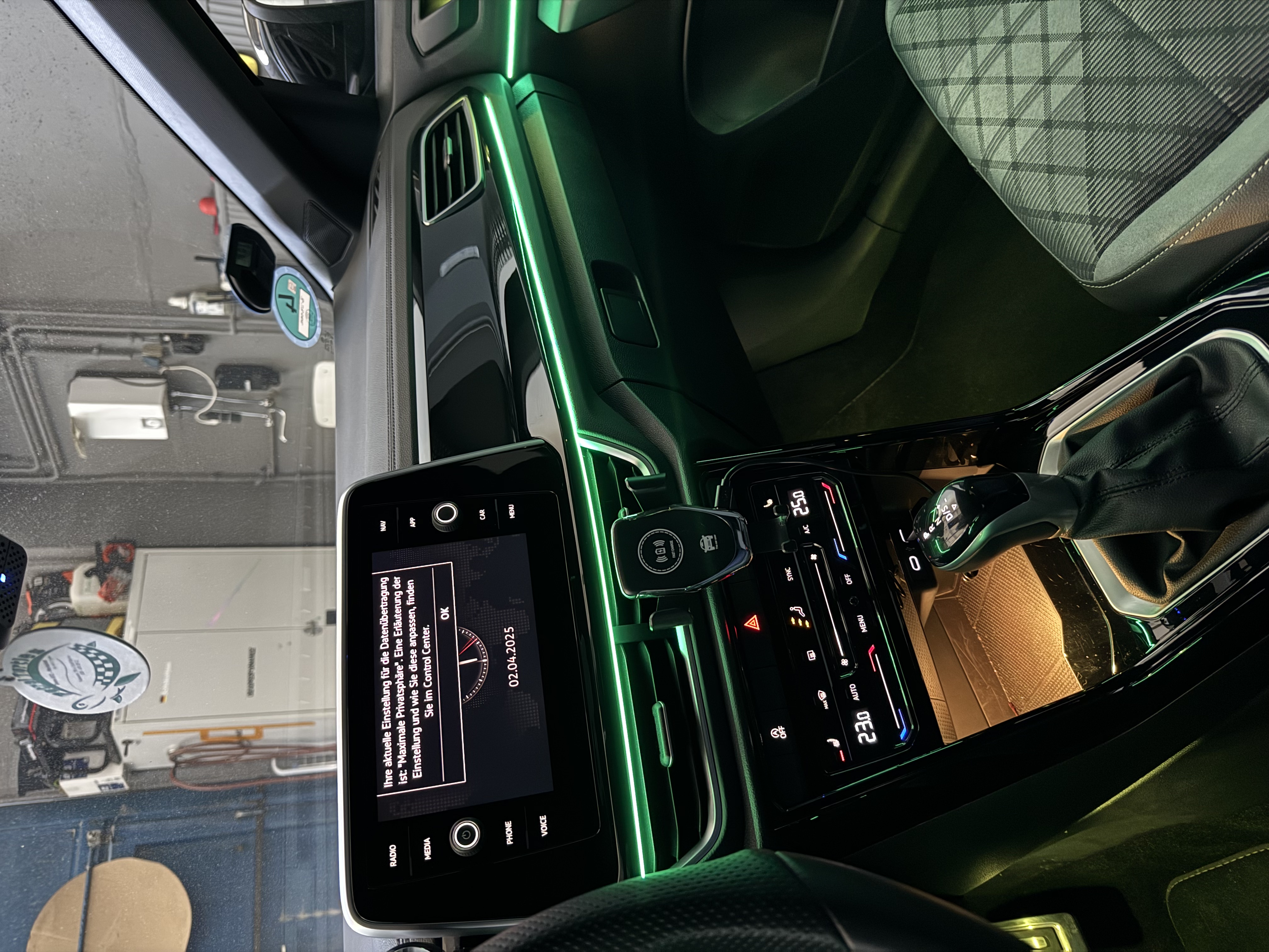 Ambientebeleuchtung im VW T-Roc in grün