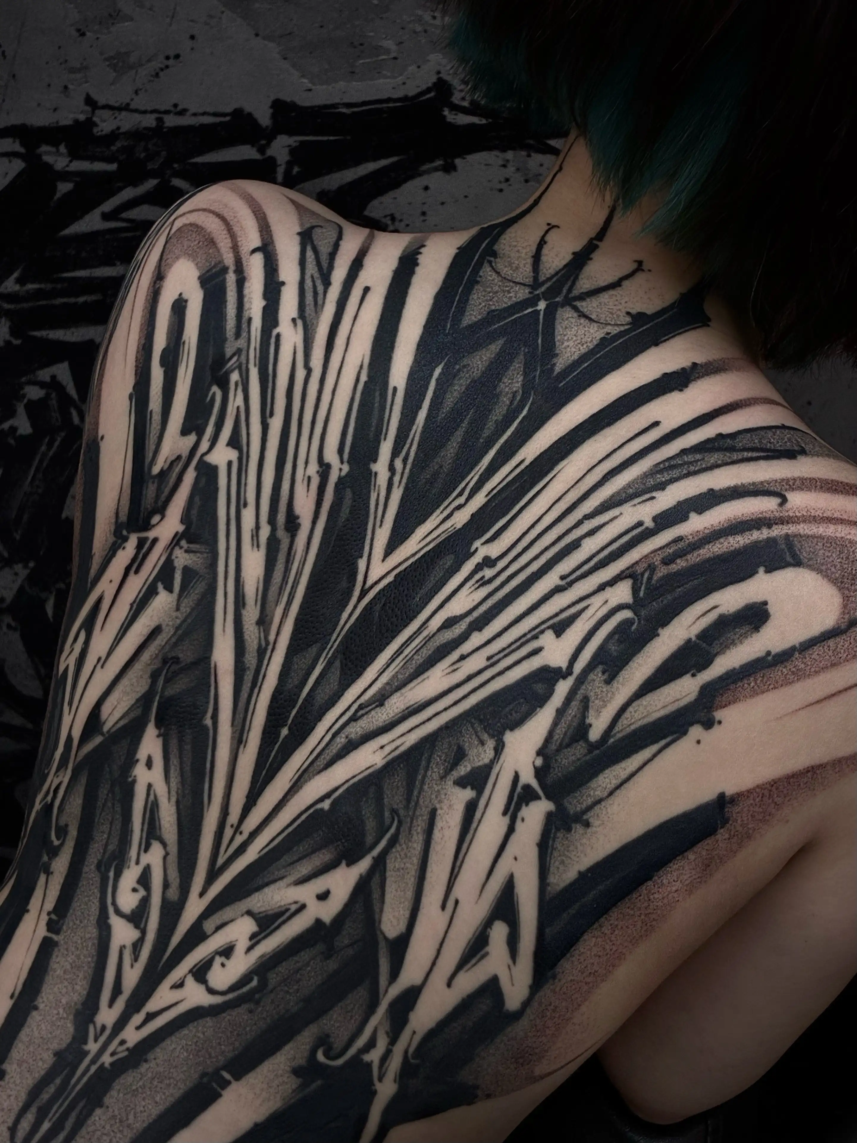 Blackwork Tattoo bei BLACKLINE STUDIOS
