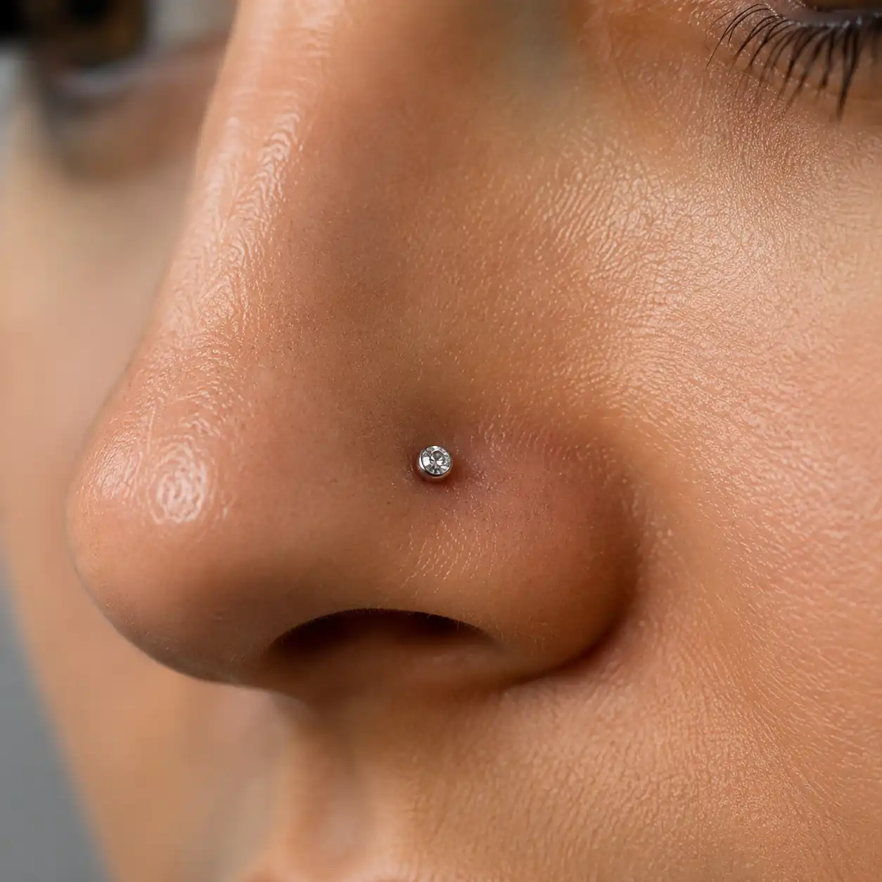 Nasenpiercing bei BLACKLINE STUDIOS