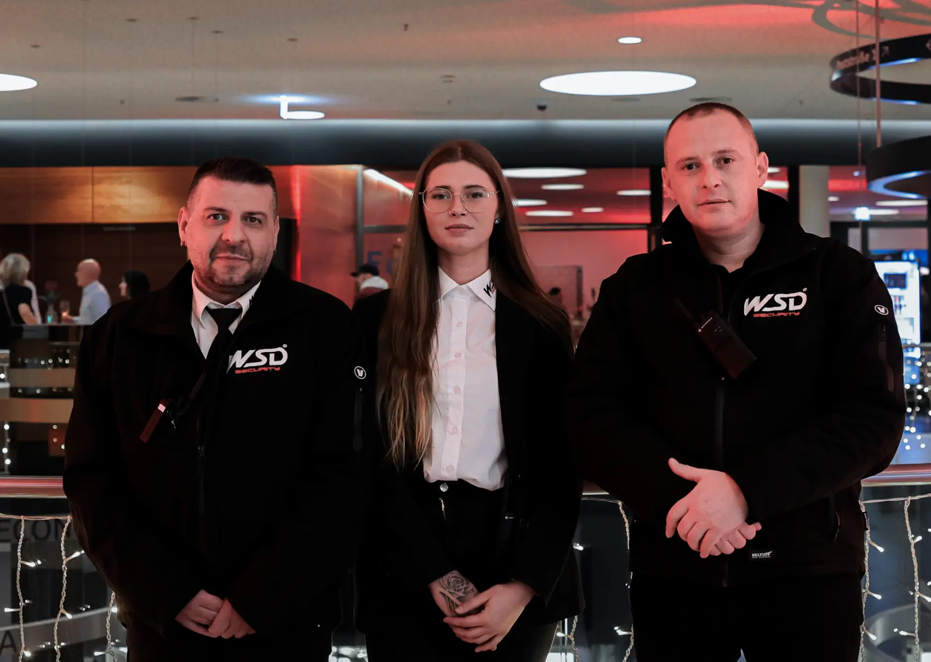 Mitarbeiter der WSD Fire + Rescue zeigt den Umgang mit einem Feuerlöscher