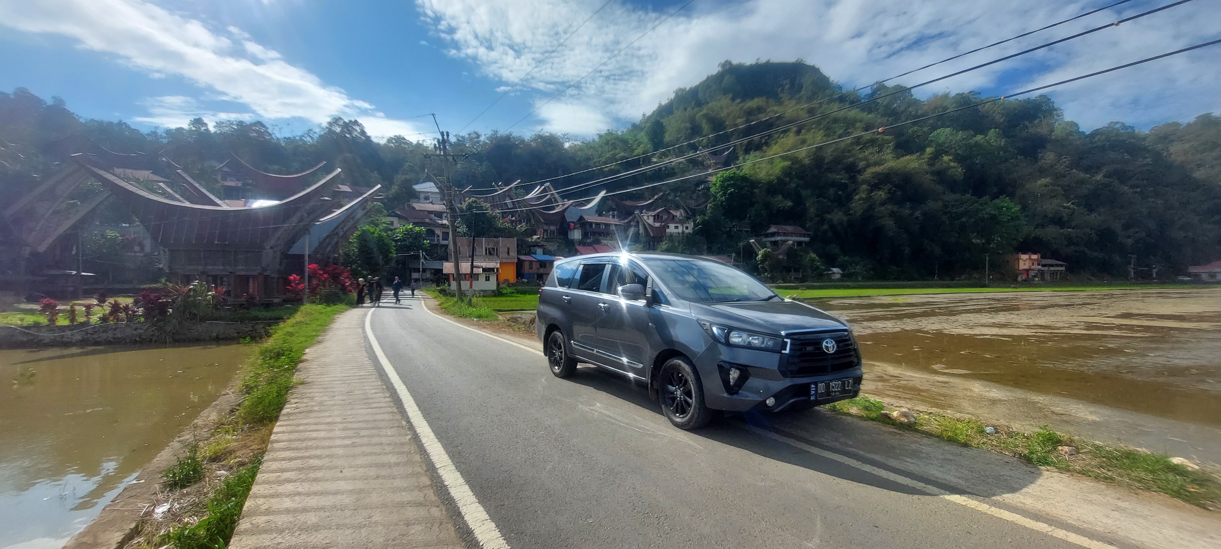 Toyota Innova Reborn used for private driver trips in Sulawesi