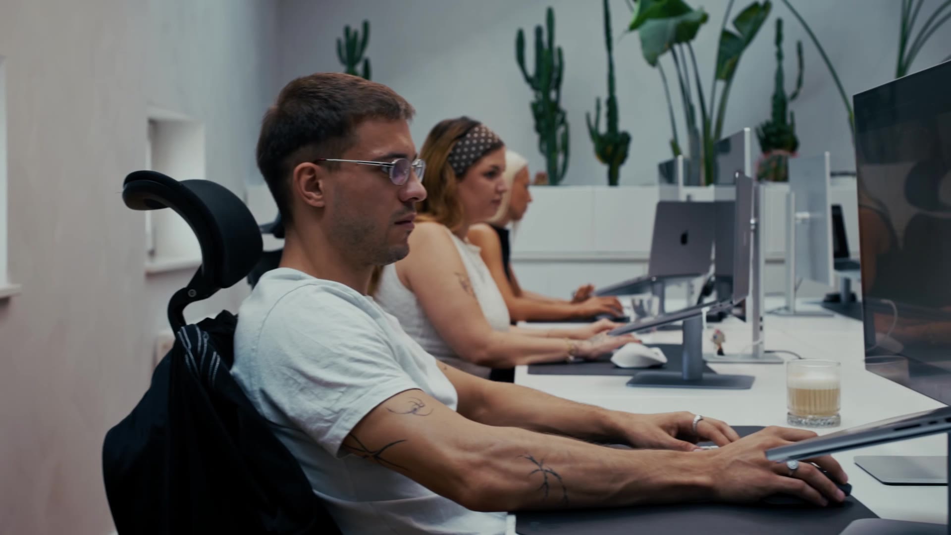 Das Team von Space Rocket bei der Arbeit im Studio in Berlin