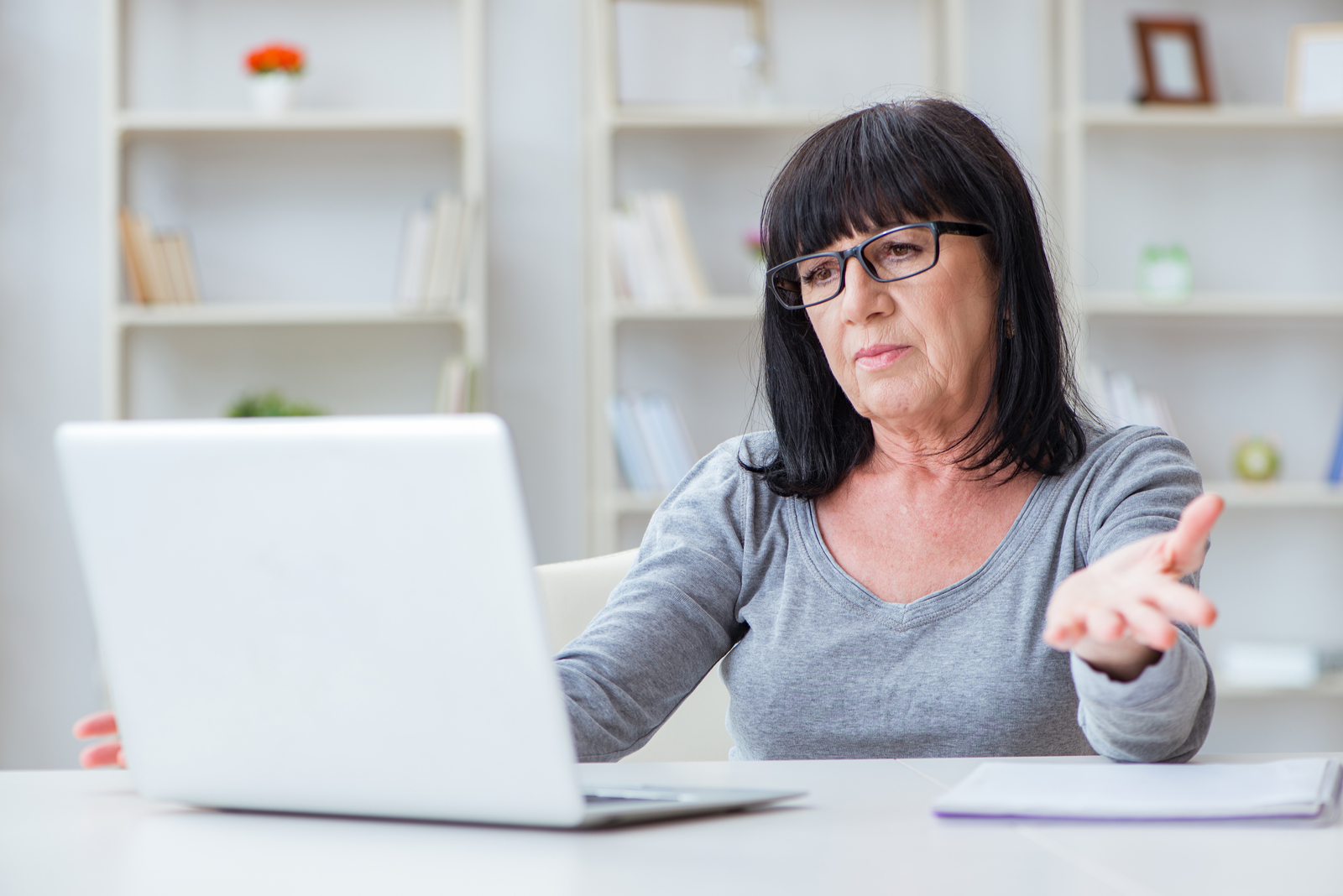 33271210_senior-woman-struggling-at-computer.jpg