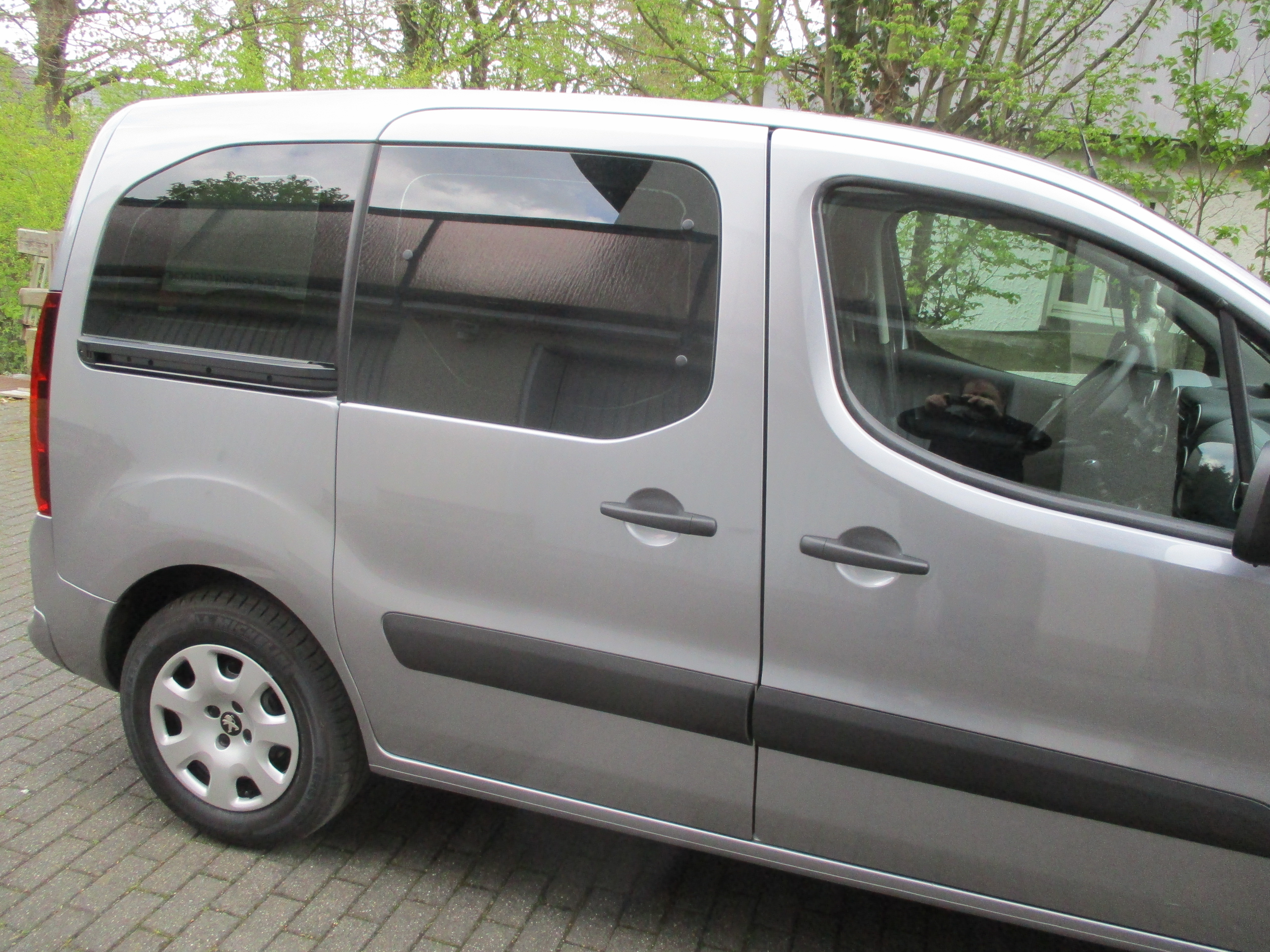 Autotönungsfolien auf einem Auto