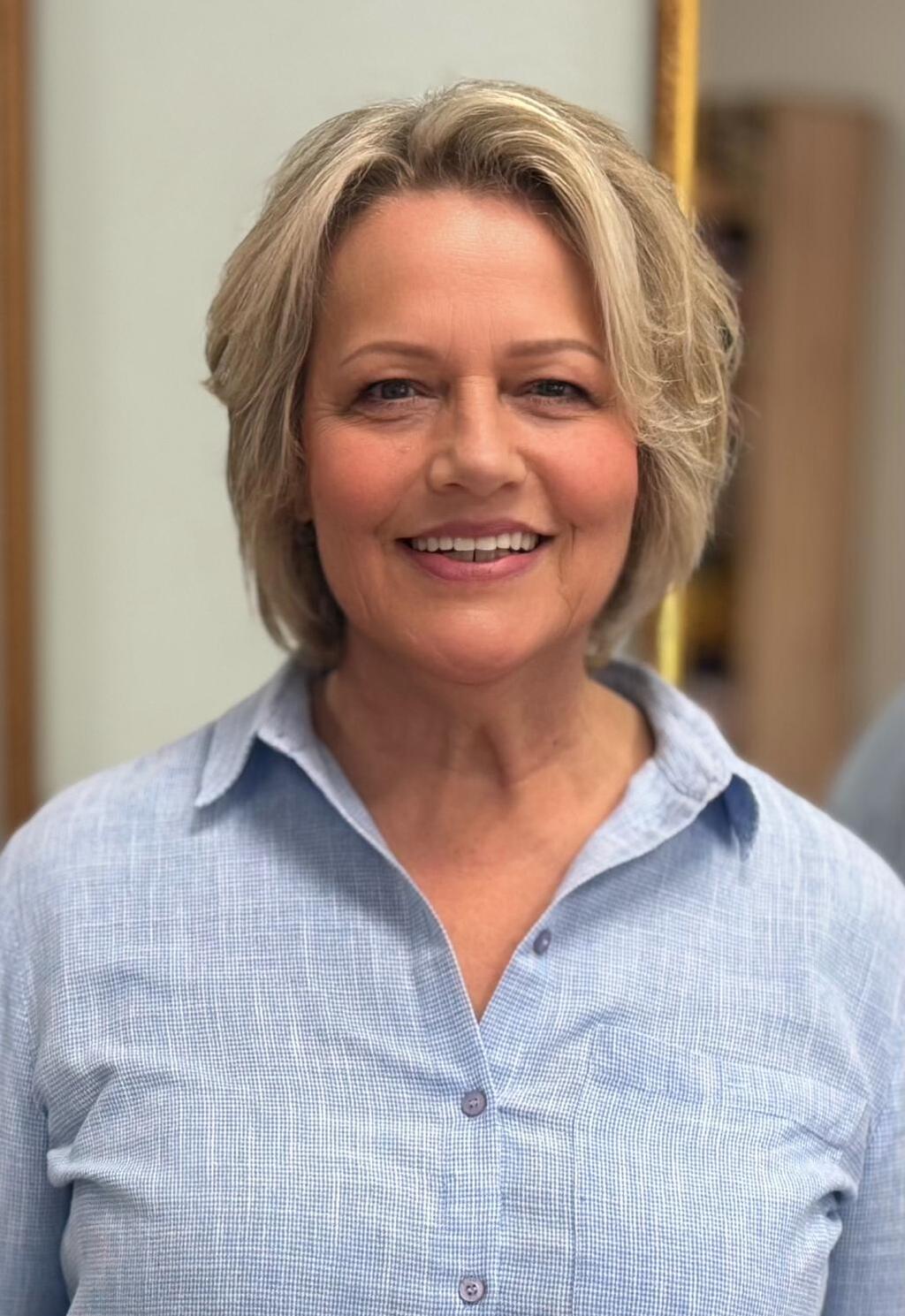 Portraitfoto von Friseurmeisterin Frau Witten im Friseursalon in Hamburg Schnelsen