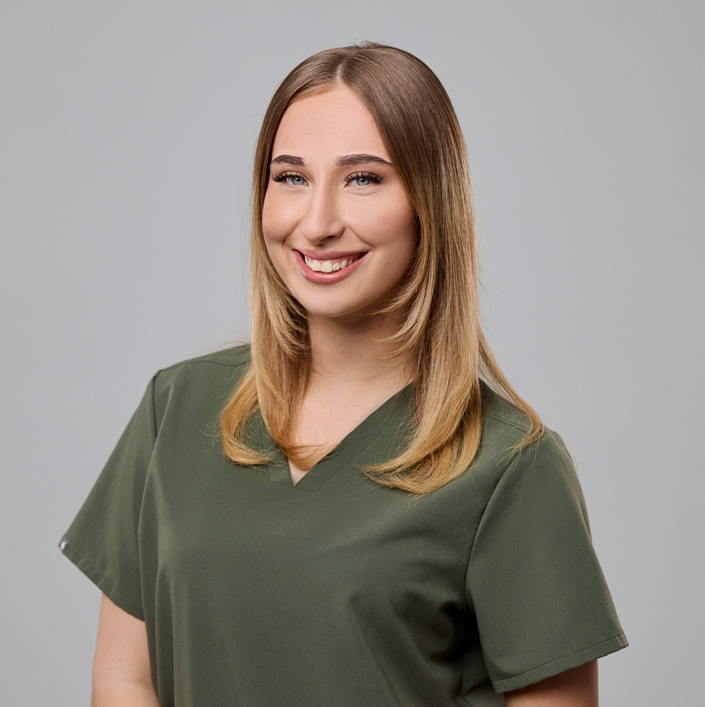 Lilli, Zahnmedizinische Fachangestellte im Team von Keplinger in Aschaffenburg