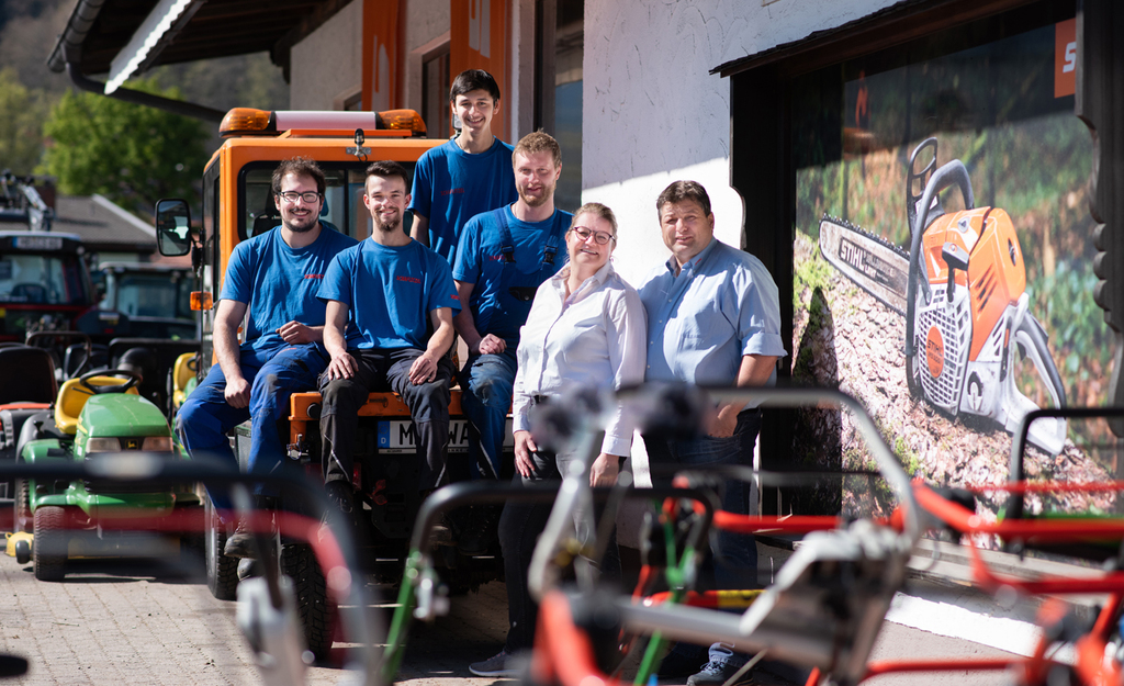 Landtechnik Schaflitzel Team-Bild Außenaufnahme