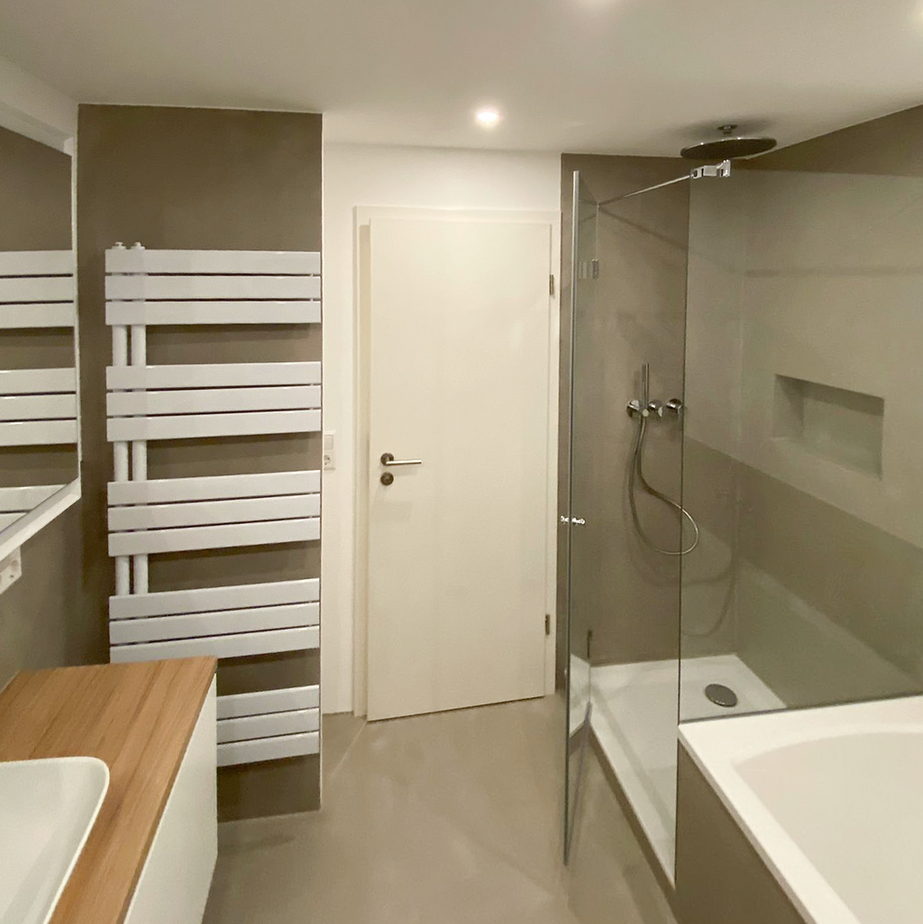 Referenzbad grau, Flachheizkörper, SHT Haustechnik, Ditzingen