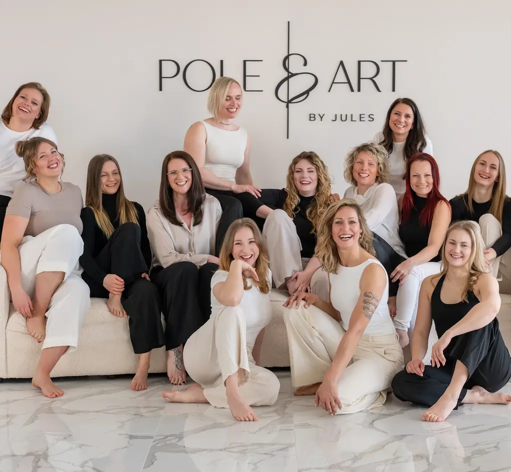 Alle Pole Dance Trainerinnen von POLE & ART BY JULES