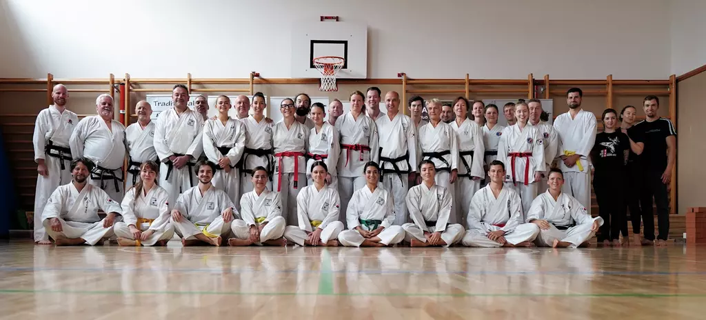 Gruppenfoto von Mitgliedern des Black Ronin Martial Arts Club in Jena und Weimar