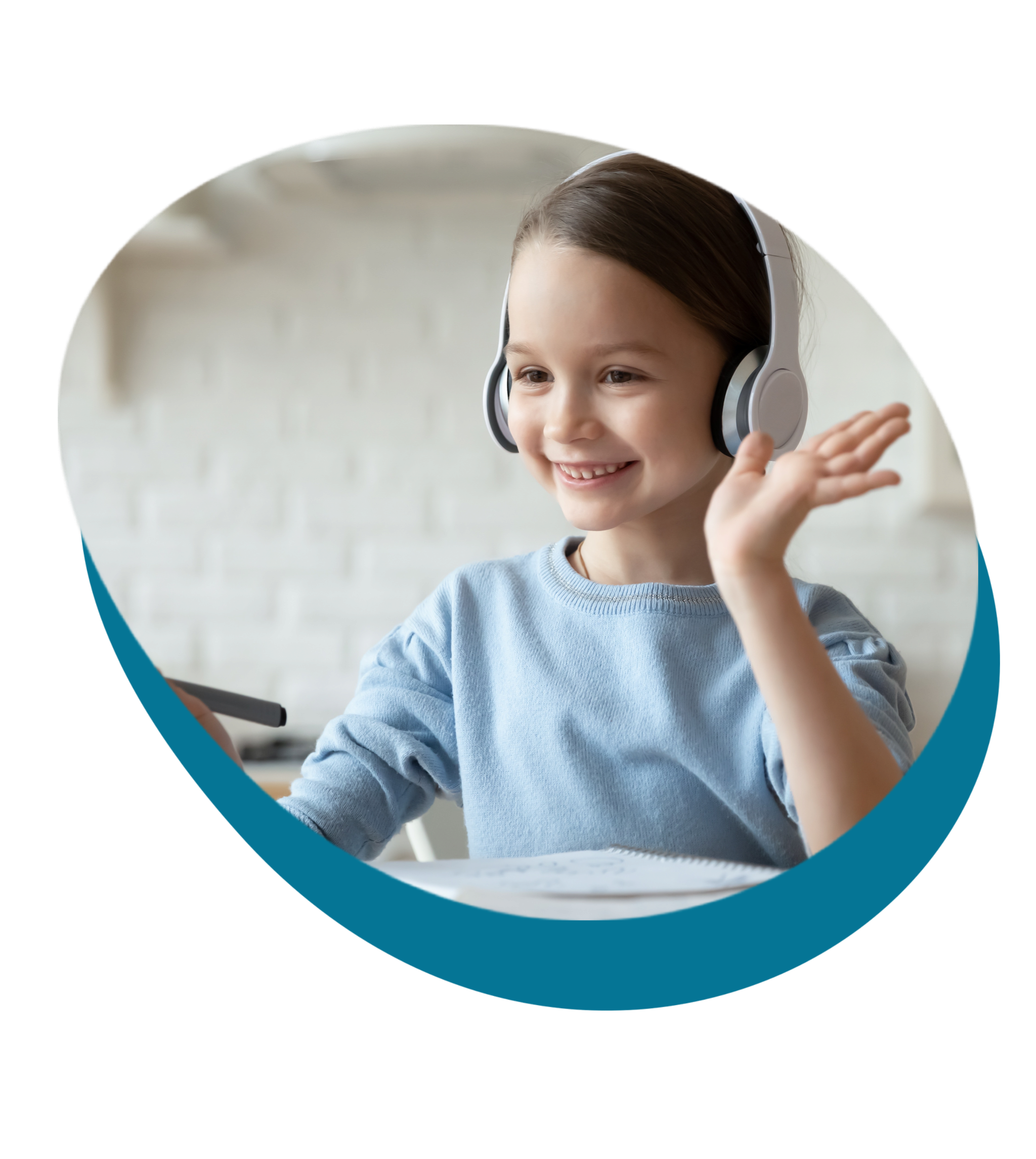 Mädchen beim Online-Unterricht