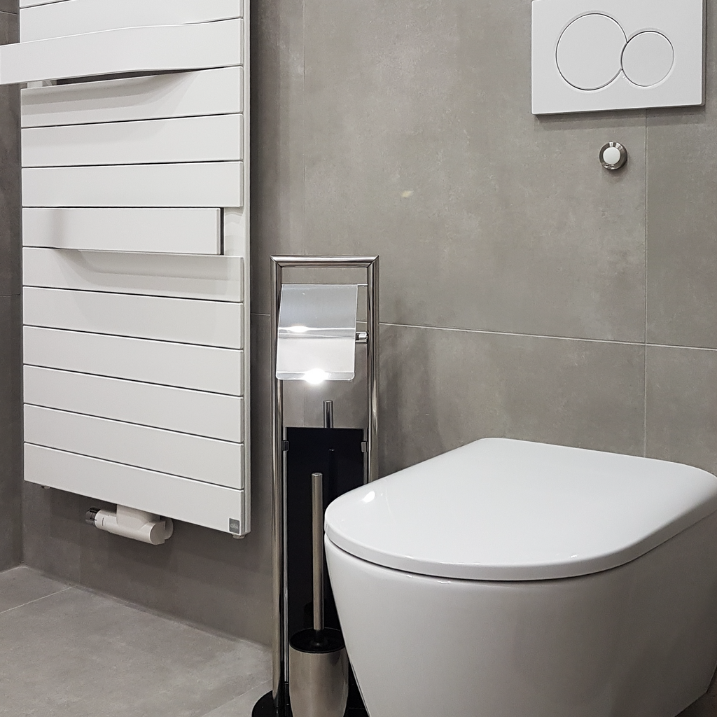 Handtuchheizkörper mit Toilette,  SHT Haustechnik, Ditzingen