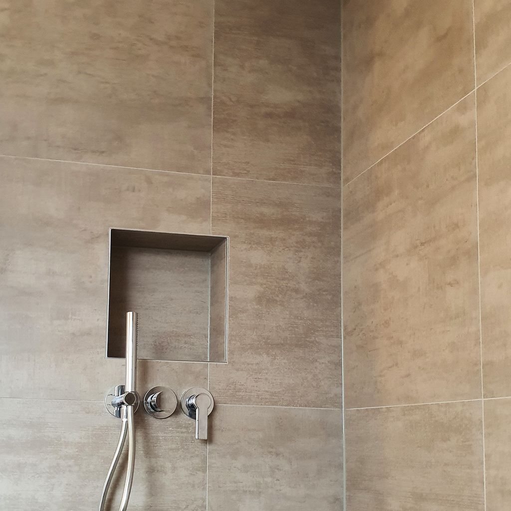 Moderne Duschkabine, beige grosse Fliesen, SHT Haustechnik, Ditzingen