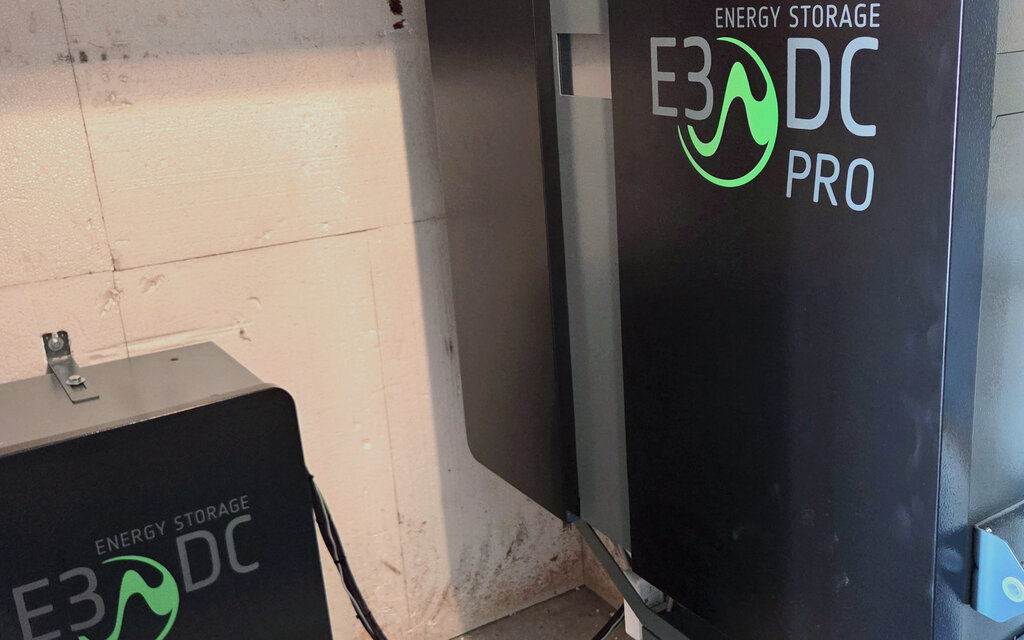 Röhricht-Solutions erweitert eine E3DC Pro-Speicher-Batterie von 13 kWh auf 39 kWh