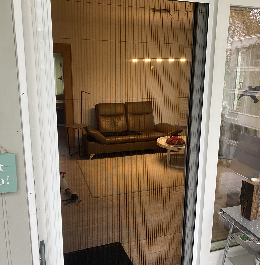 Insektenschutzgittertür geschlossen