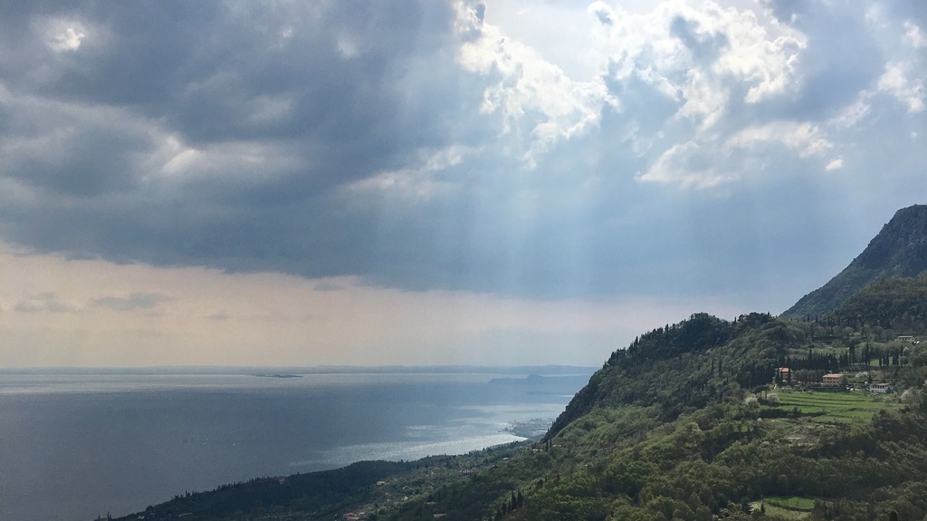 Kraftvolle Wellen am Meer