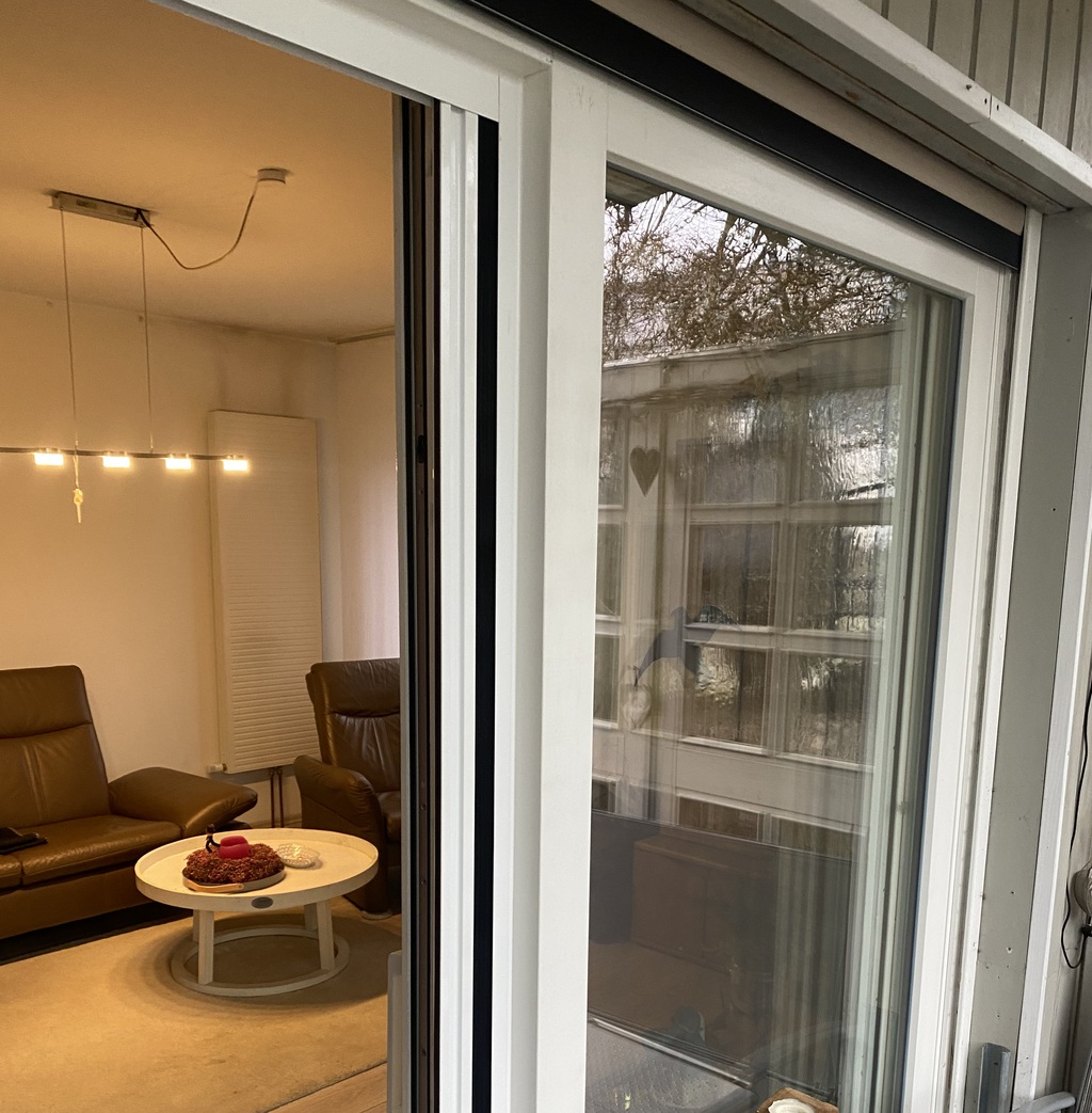 Insektenschutzgittertür geöffnet