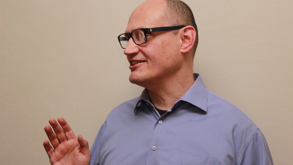 Lothar Linzen beim sprechen