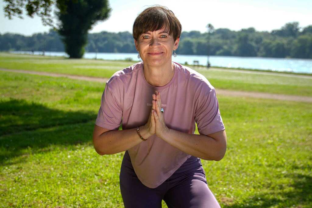 Yoga-Flow mit Monika Krüger – Balance und Stärke im Yogakraftzirkel