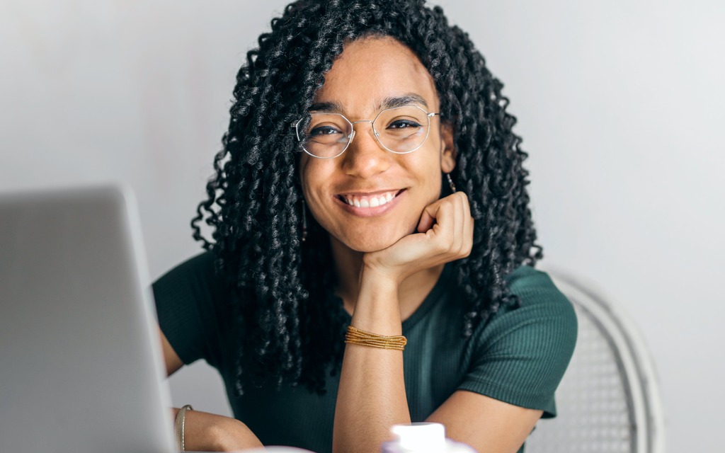 PEM Stress Ambulanz, Inka Butz erklärt eine Übung zur Stressbewältigung