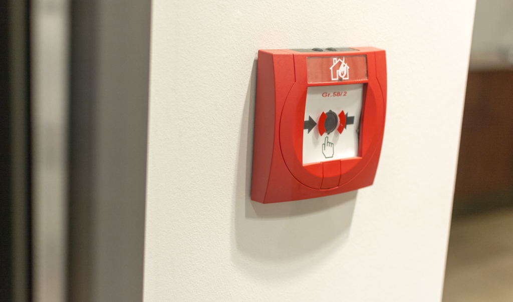 Feuermeldesystem an der Wand