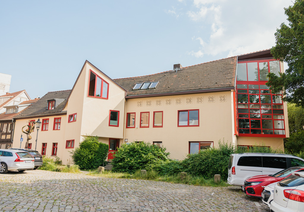Außenansicht des Kanzleigebäudes
