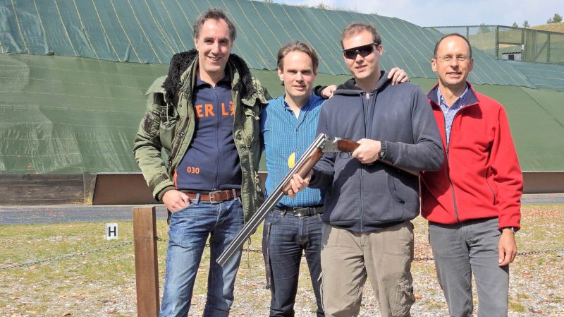 Weihnachtsfeier einer kleiner Firma beim Tontaubenschießen in der Nähe Hamburgs