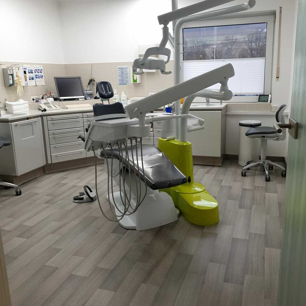 Malerarbeiten und neuer Fußboden