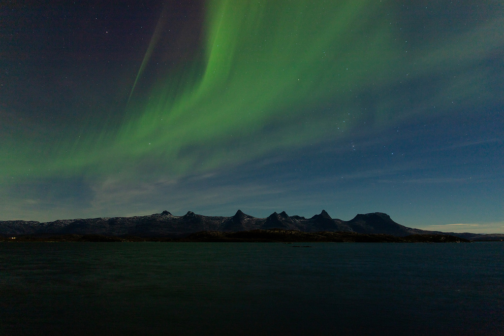 solnedgang over Lovund