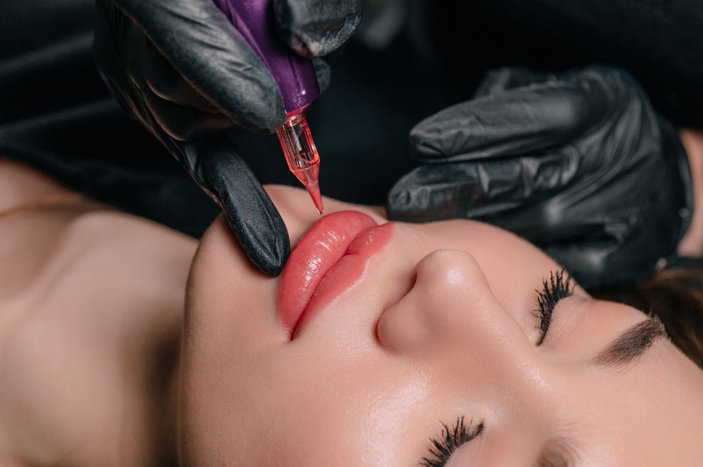 Permanent Make Up  Lippenpigmentierung  Singen