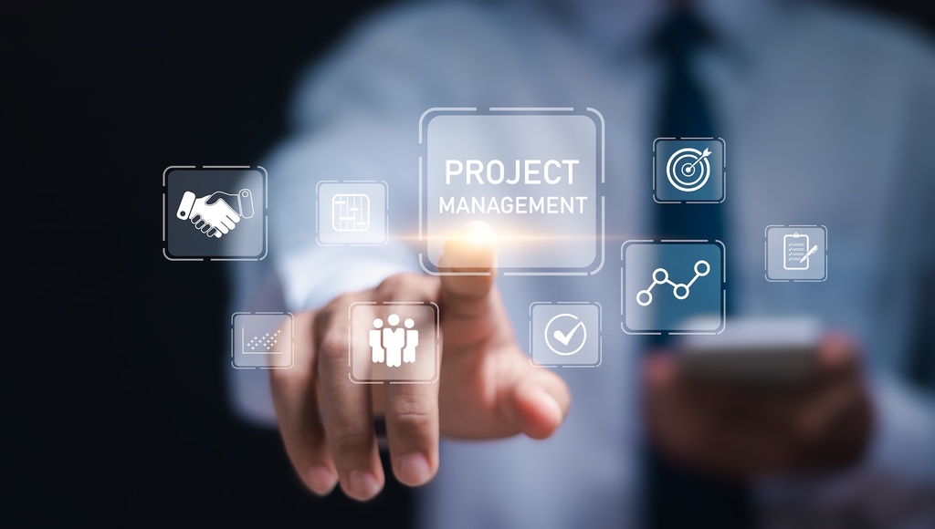 Finger tippt auf Symbol „Project Management“