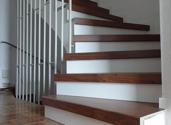 Sanierte Betontreppe innen