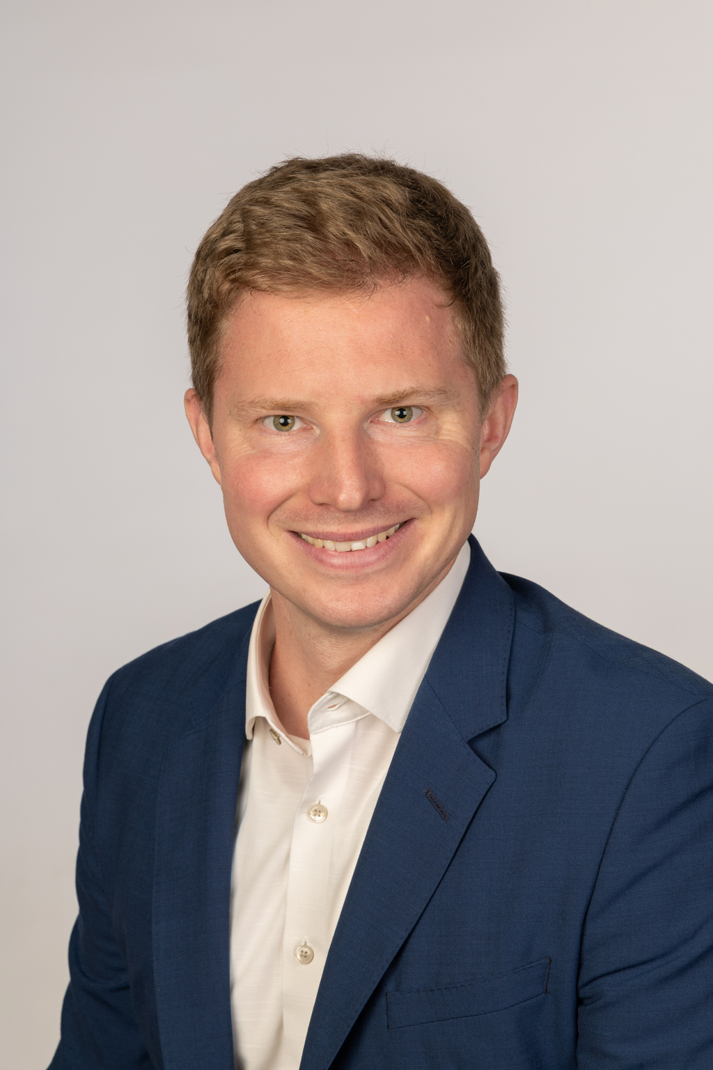 Dr. Arne Behnke, Mag. iur.: