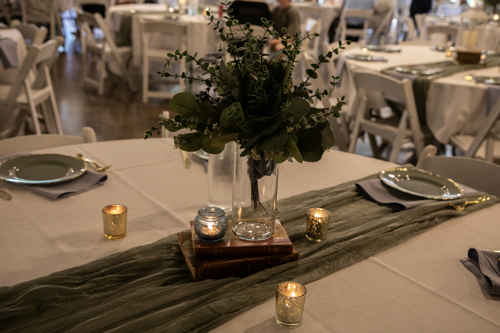 Abe's Animal Style (minus olives) on thin crust.