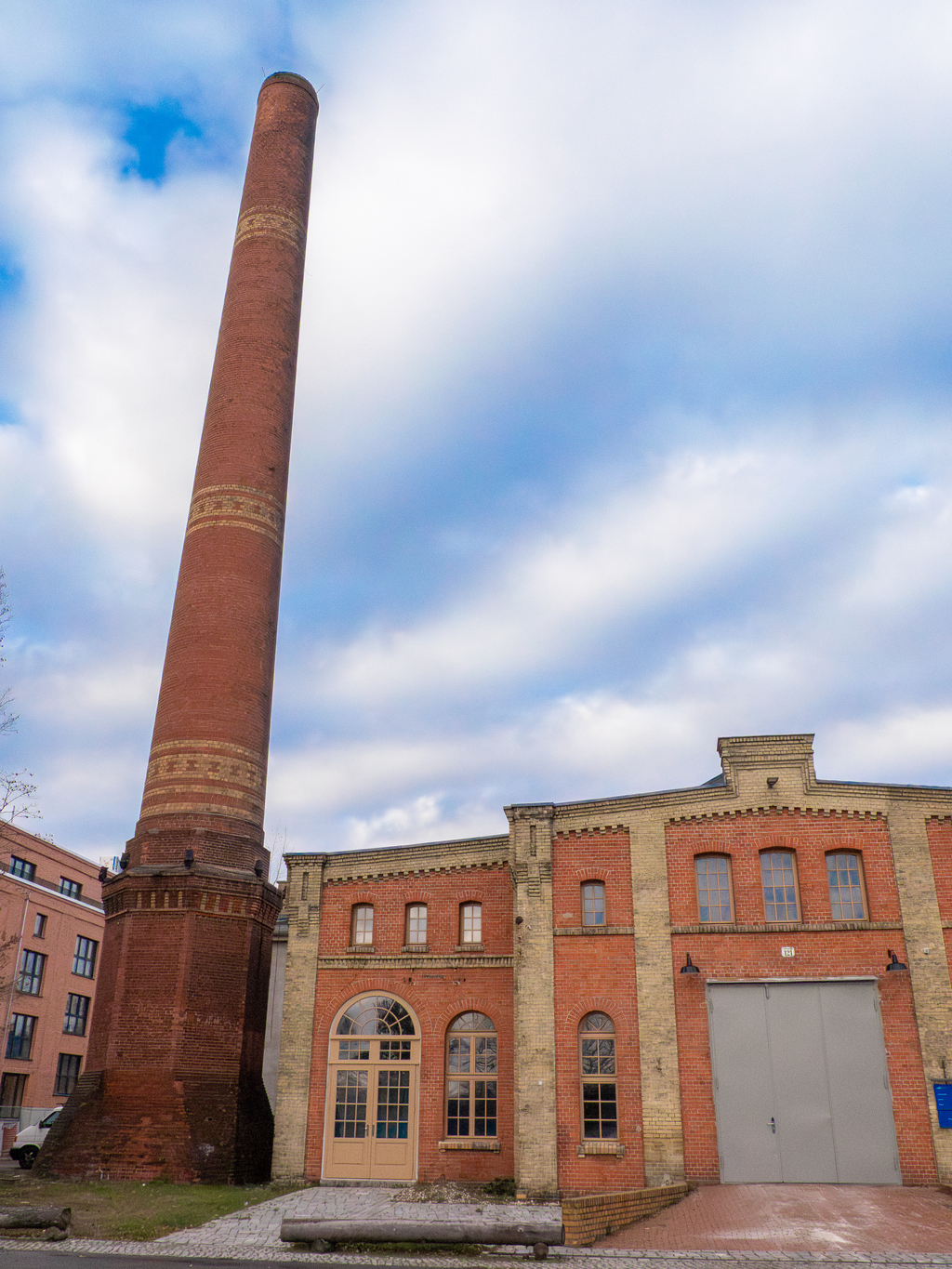 Historische Fabrikhalle auf der Insel Eiswerder