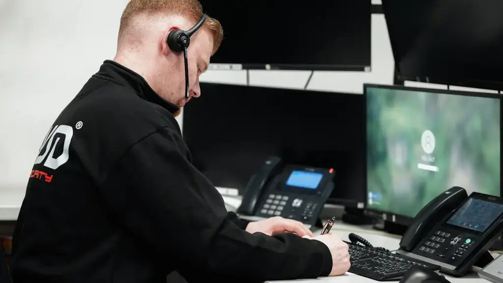 Mitarbeiter der WSD Security in der Notruf- und Serviceleitstelle im Einsatz
