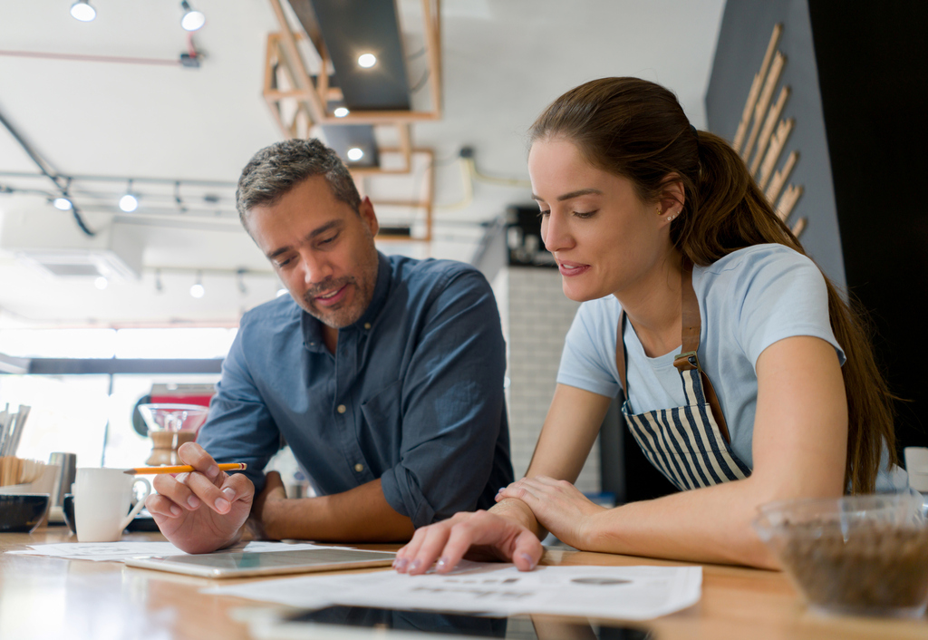 Ein LKW mit einer Lieferung Obst.