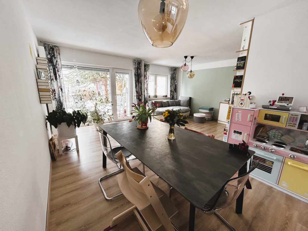 Moderner Wohnbereich eines verkauften Hauses