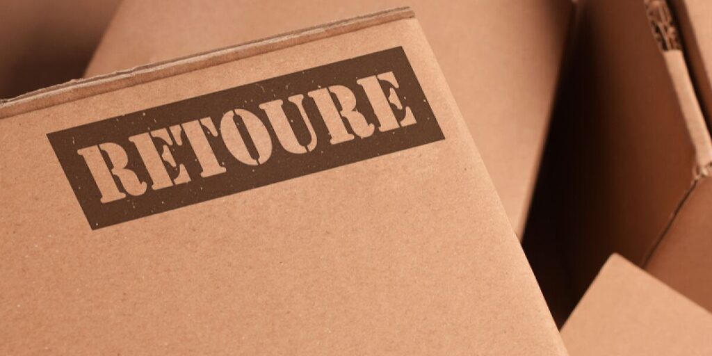 Paket mit Aufdruck Retoure